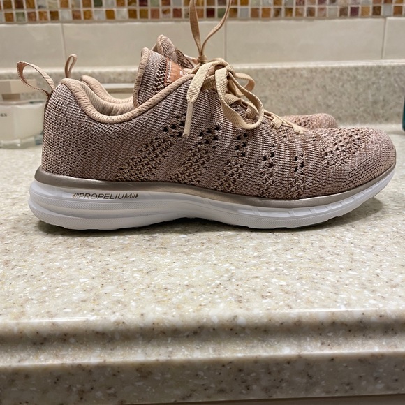 APL TechLoom Pro Knit Running Shoe - Picture 3 of 4